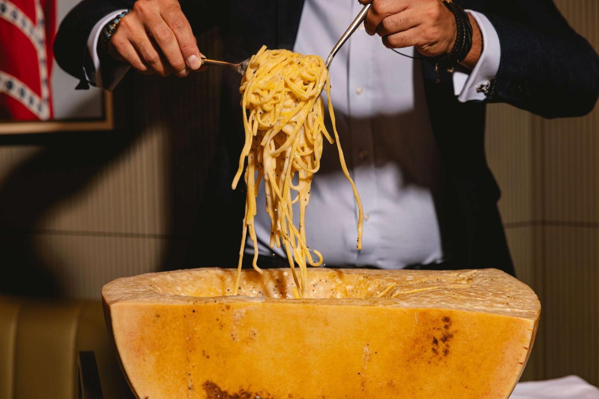 Art'Otel London Battersea Power Station, Powered By Radisson Hotels Extérieur photo Parmigiano-Reggiano