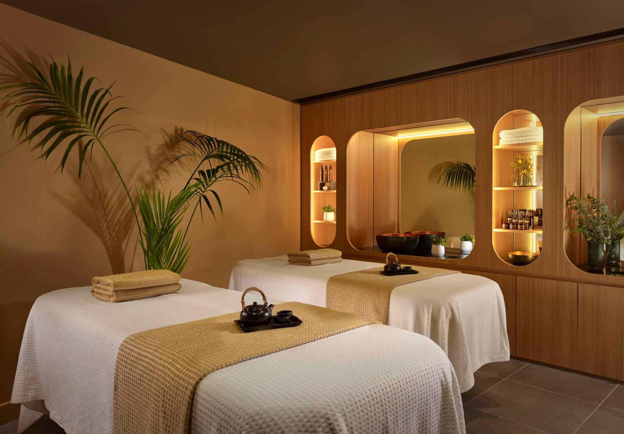 Art'Otel London Battersea Power Station, Powered By Radisson Hotels Extérieur photo A spa treatment room