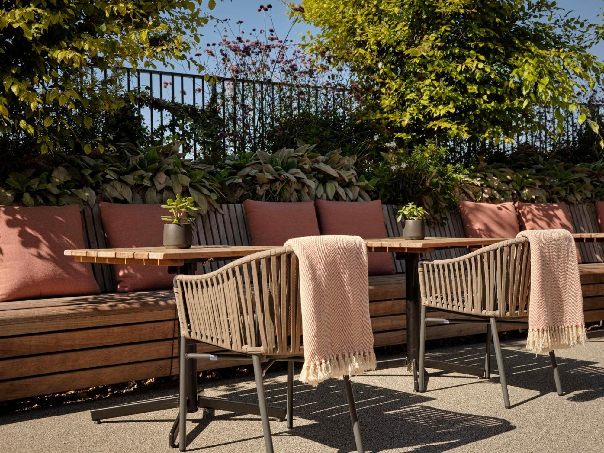 Art'Otel London Battersea Power Station, Powered By Radisson Hotels Extérieur photo The rooftop terrace