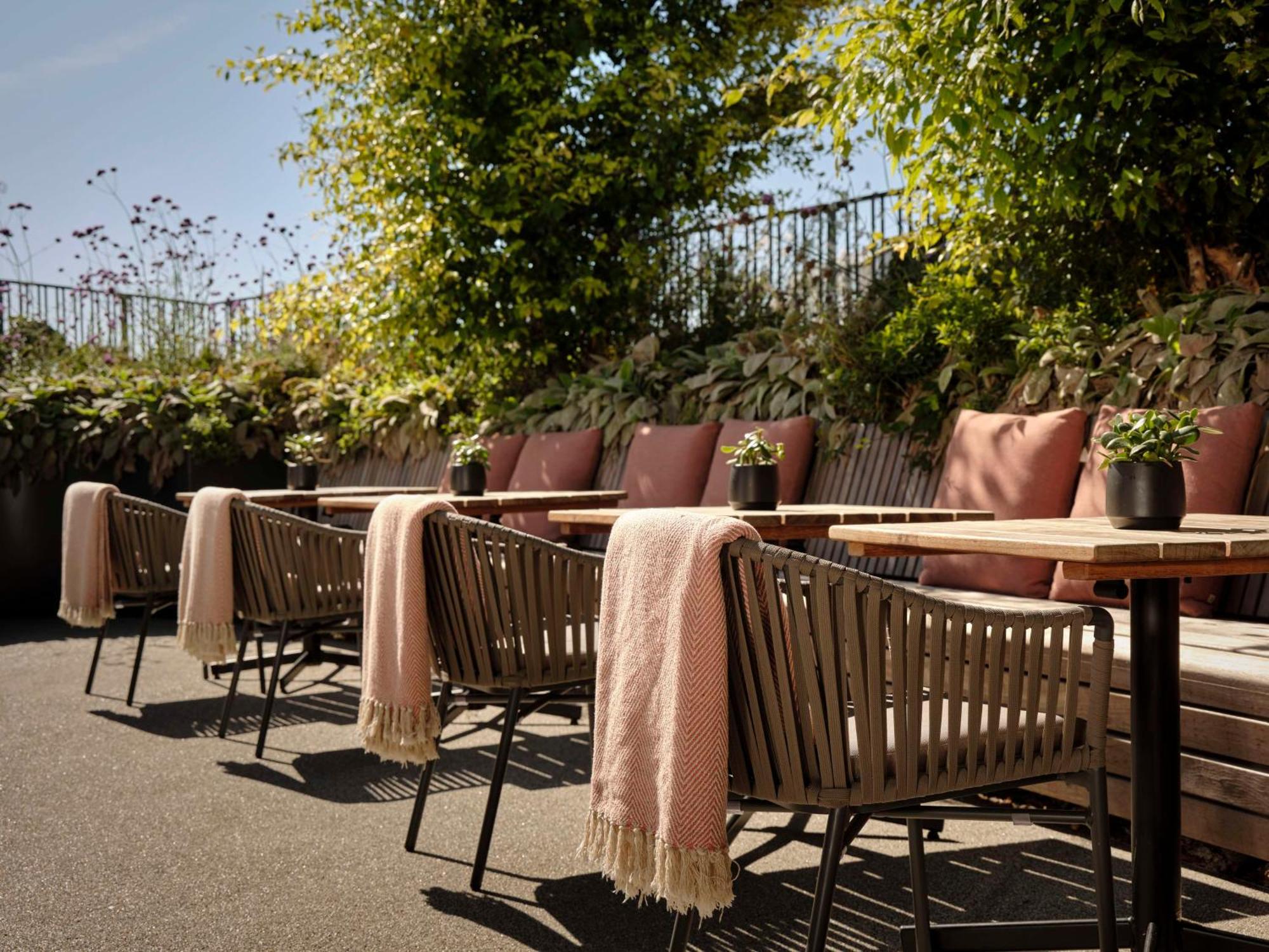 Art'Otel London Battersea Power Station, Powered By Radisson Hotels Extérieur photo The rooftop terrace