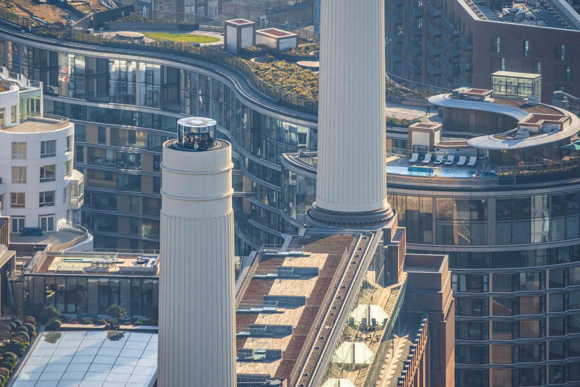 Art'Otel London Battersea Power Station, Powered By Radisson Hotels Extérieur photo The 100m high chimney of the power plant
