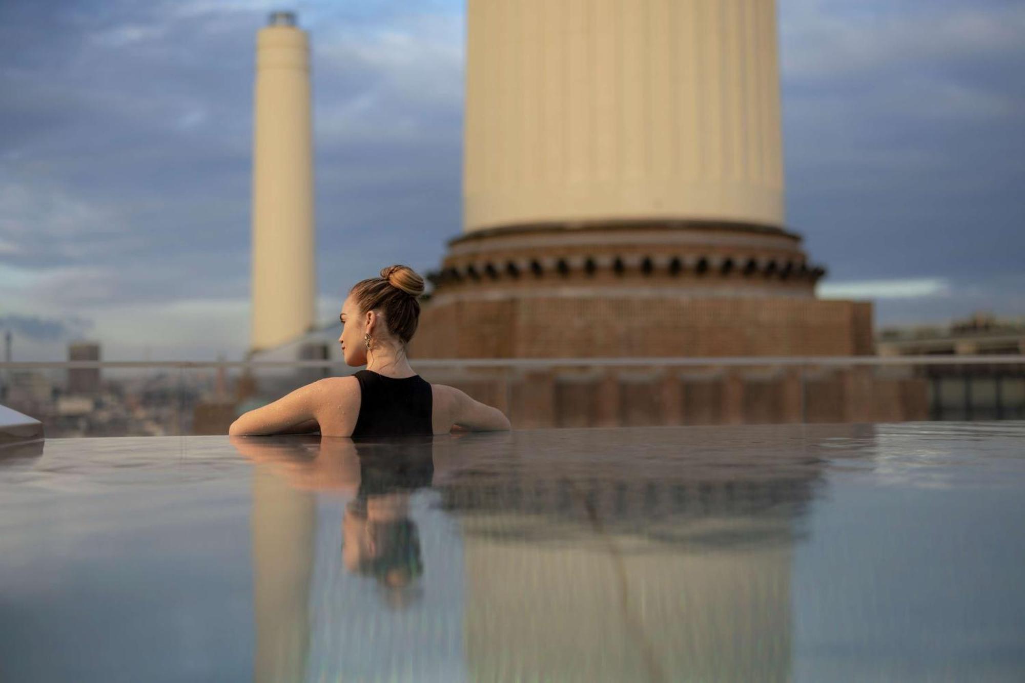Art'Otel London Battersea Power Station, Powered By Radisson Hotels Extérieur photo The Sky Pool