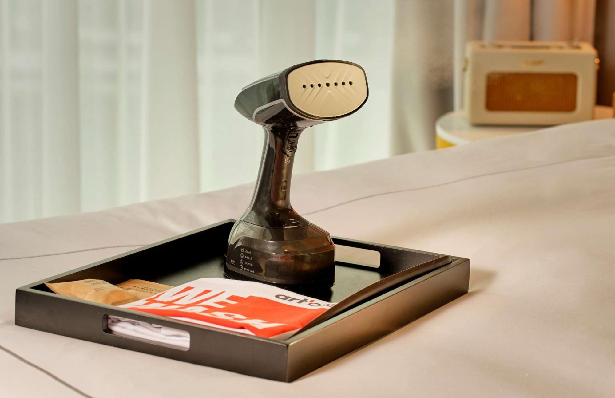 Art'Otel London Battersea Power Station, Powered By Radisson Hotels Extérieur photo A handheld garment steamer