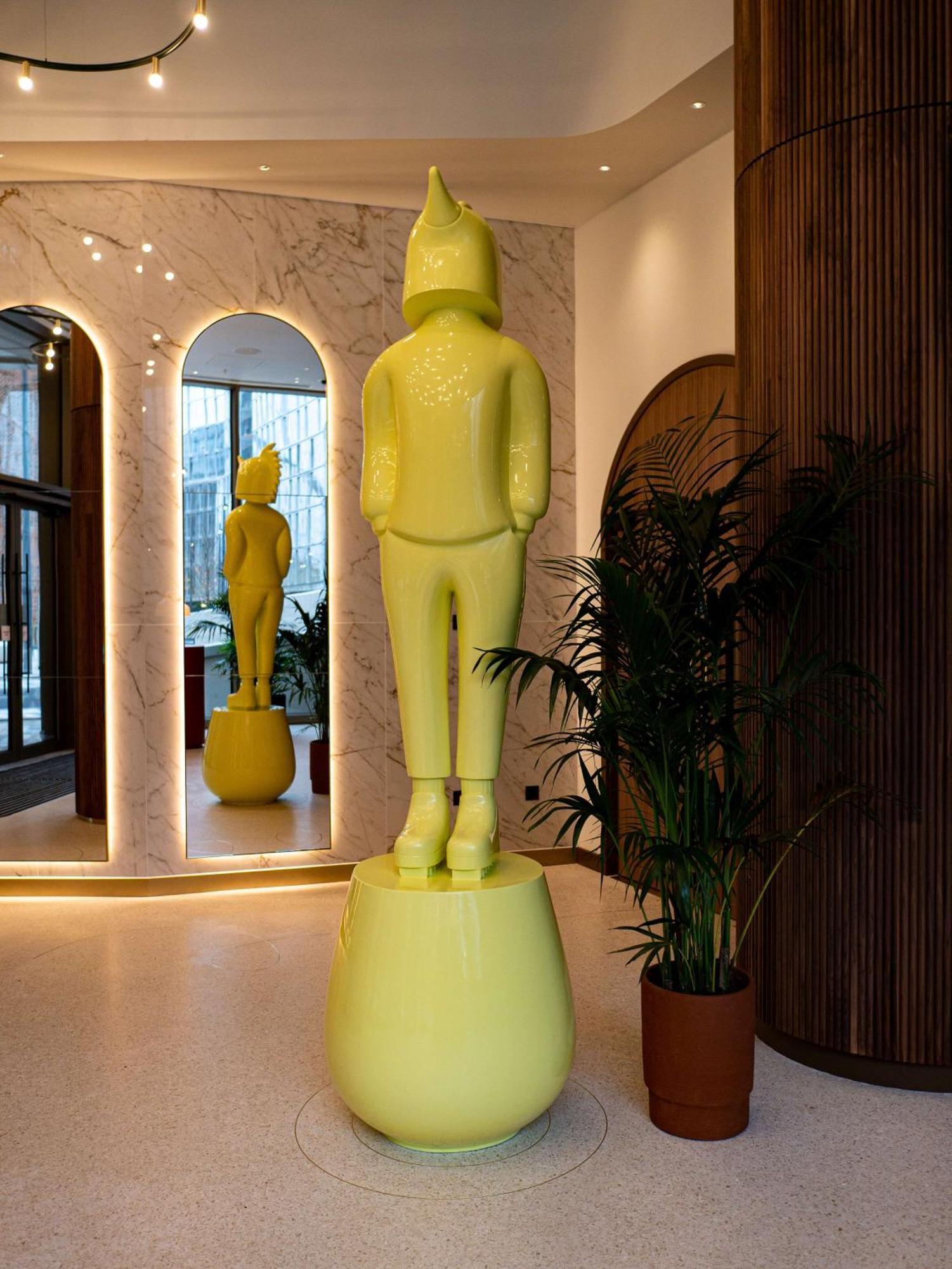 Art'Otel London Battersea Power Station, Powered By Radisson Hotels Extérieur photo The Yellow Man