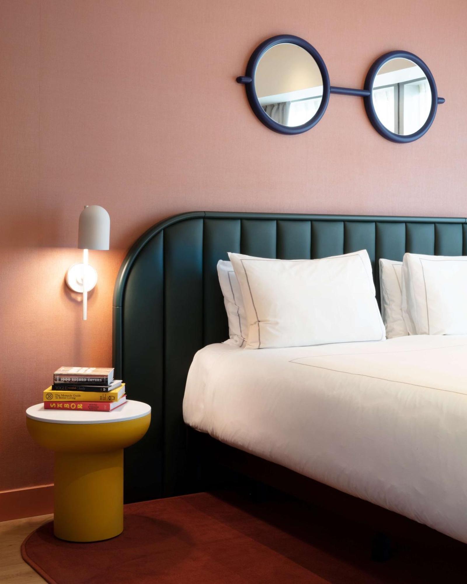 Art'Otel London Battersea Power Station, Powered By Radisson Hotels Extérieur photo A bedroom at the Standard East Village